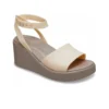 Brooklyn ankelrem-sandaler med kilehæl “Cream White Brown”