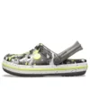 Crocband Clogs med camouflagemønster “Grey Black Yellow”