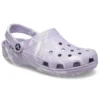 Klassiske, afslappede unisex-sandaler i lilla