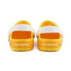 Små Crocs-strand-sandaler i gul