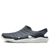 Sorte og hvide sandaler