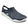 Sorte og hvide sandaler