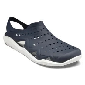 Sorte og hvide sandaler