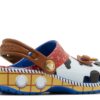 Toy Story x Classic Clog til småbørn ‘Woody’ Toy Story x Classic Clog til småbørn ‘Woody’